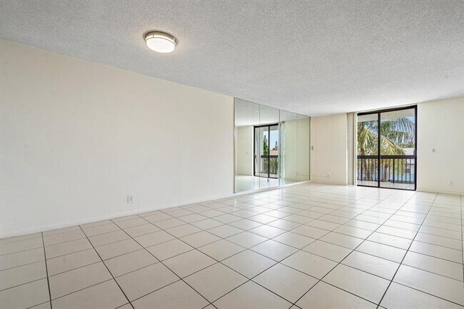Building Photo - 2707 NE 14th Street Causeway