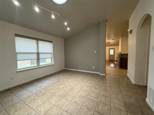 Building Photo - 807 Centerbrook Pl