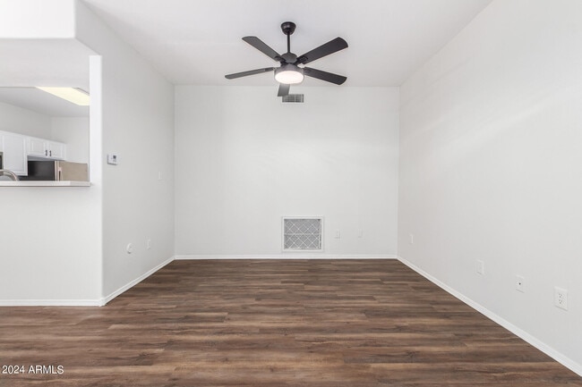 Building Photo - 9550 E Thunderbird Rd