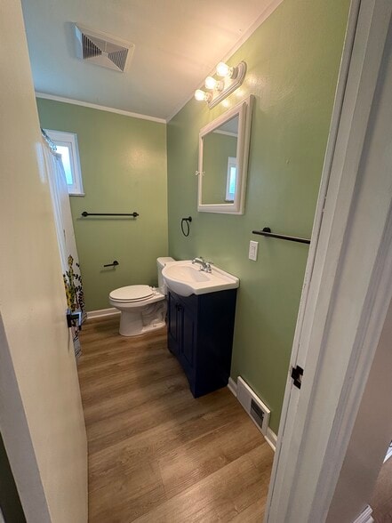 Building Photo - 1624 Sillview Dr