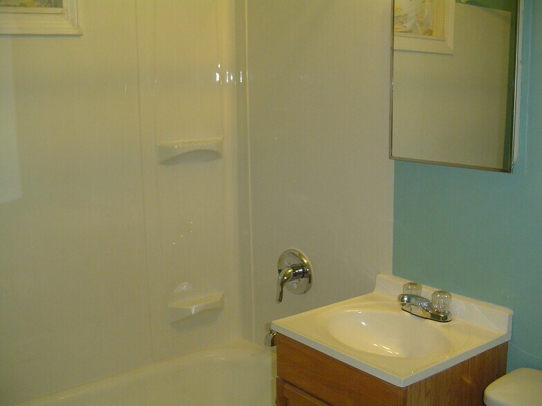 Building Photo - 73 Cottage St