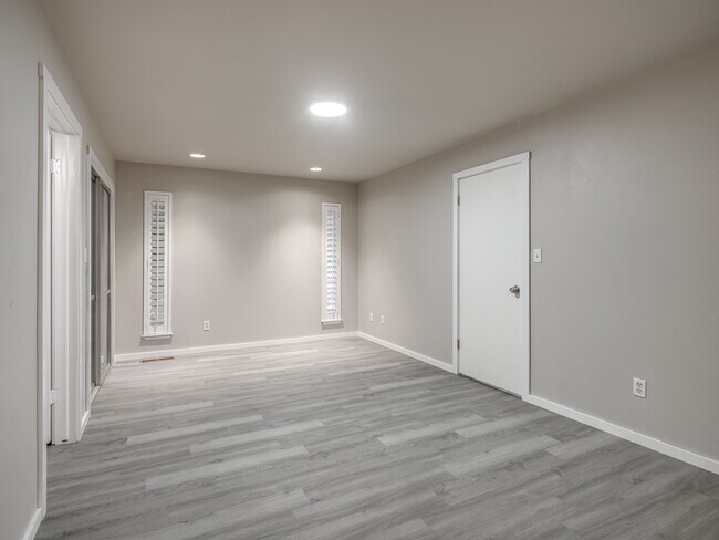 Building Photo - 12136 Thorn Ridge Rd