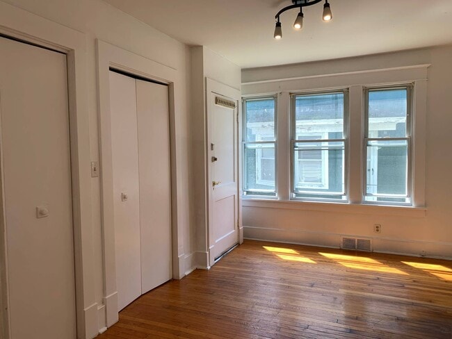 Building Photo - 144 Vley Rd