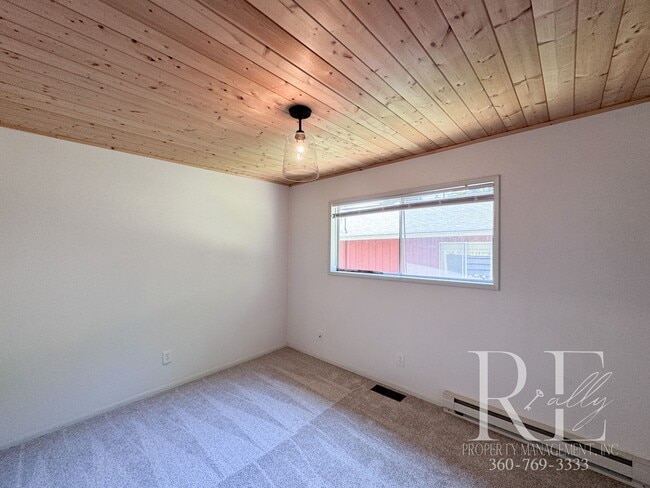 Building Photo - Chic Farmhouse Vibes in Charming Suquamish...