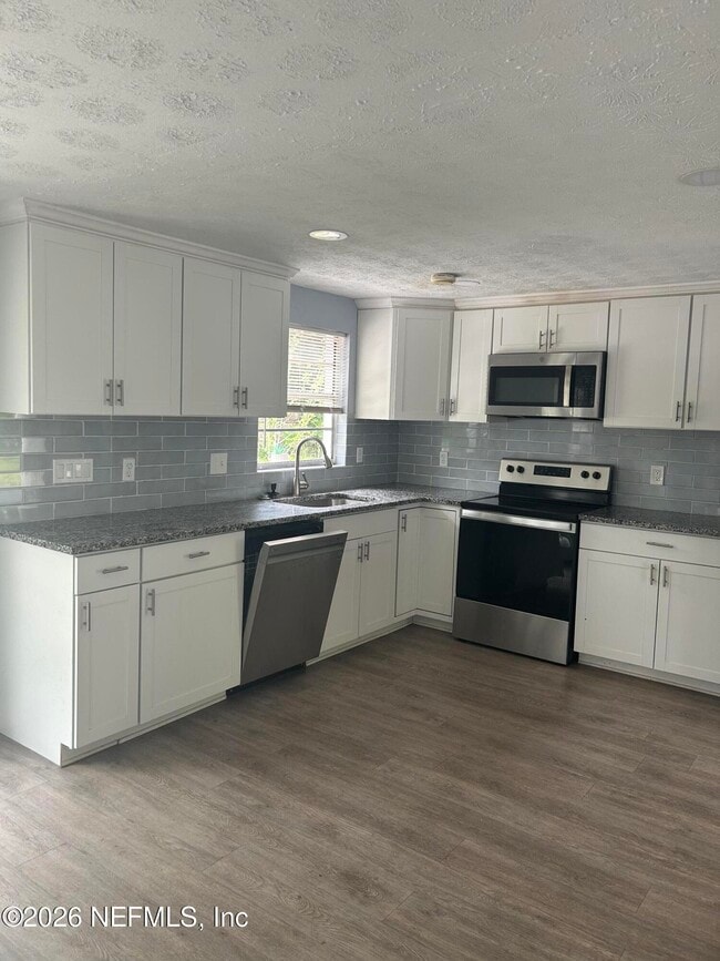 Building Photo - 2834 Goldenrod Cir E