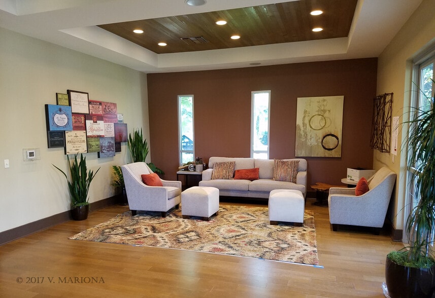 The Wine room, one of 3 community rooms - 13019 Park Pl