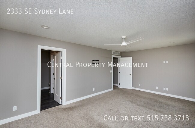Building Photo - 2333 SE Sydney Ln