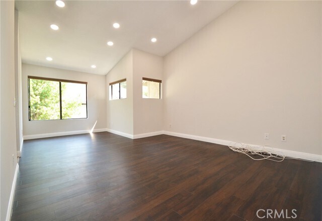 Building Photo - 2595 Plaza del Amo