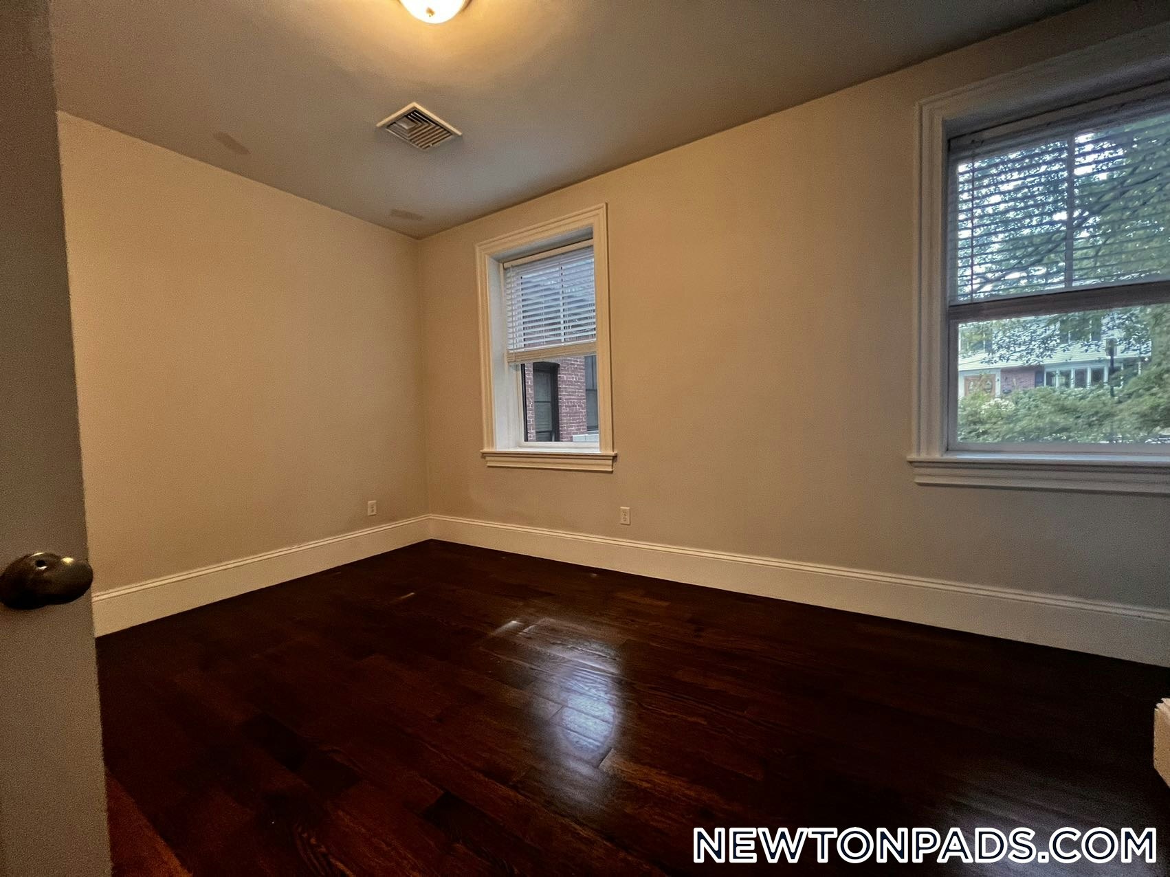 Building Photo - 2044 Beacon St