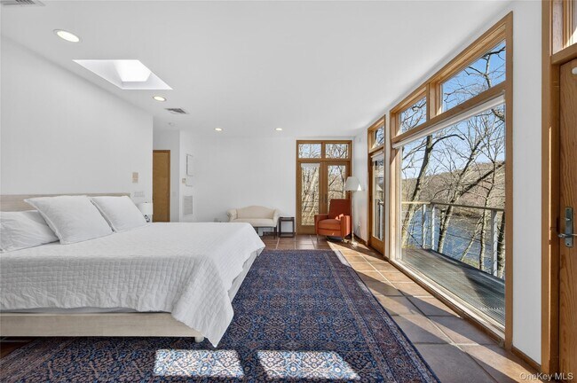 Building Photo - 428 Harbor Rd