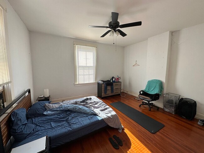 Building Photo - 6 Bedroom House Available Next to UC Campus