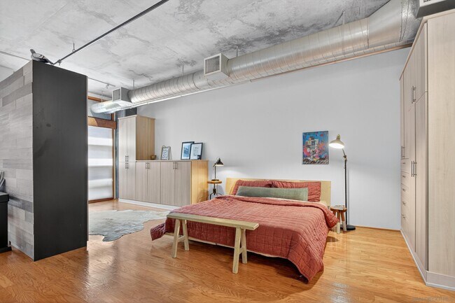 Building Photo - 877 Island Ave