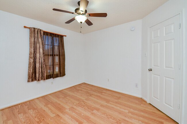 Building Photo - 13837 Purplemartin St