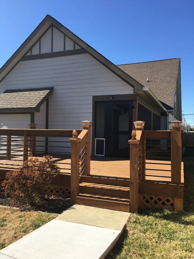 Building Photo - East Nashville Beauty