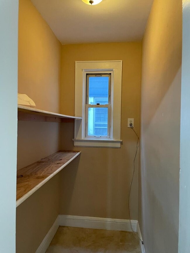 Building Photo - 22 Underwood St