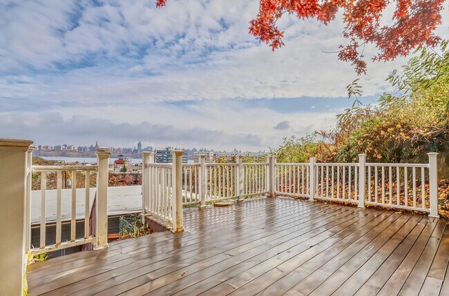 Building Photo - 9017 Riverside Pl