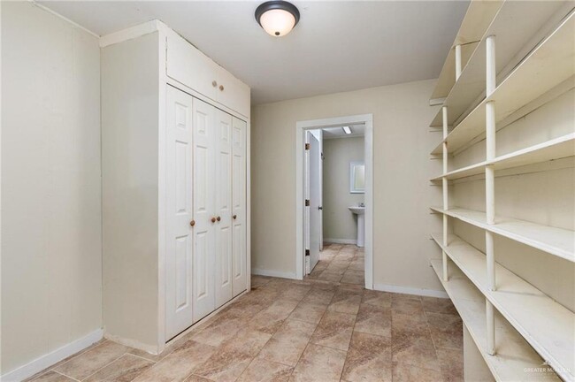 Building Photo - 2625 Village Dr