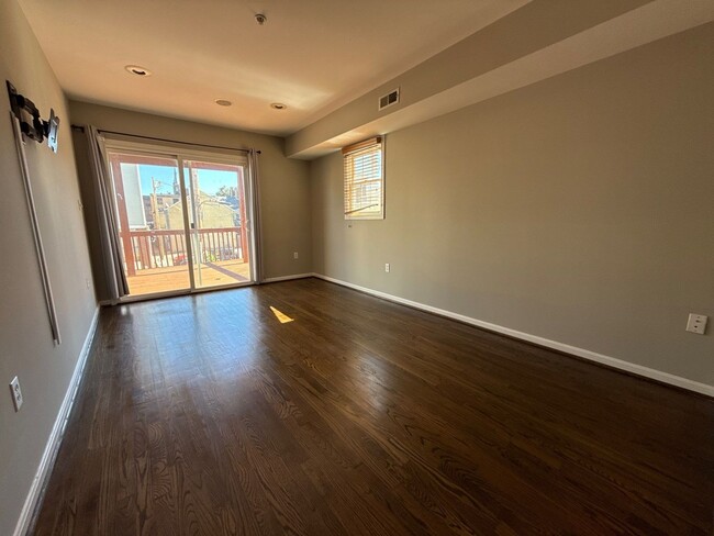 Building Photo - Spacious 4 Bedroom House In Baltimore City