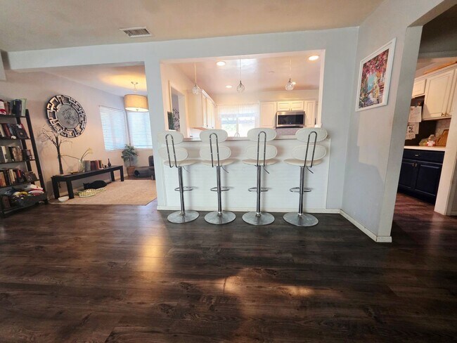 Building Photo - $5,500 - Beautiful 3BR/2BA Home on ? Acre ...