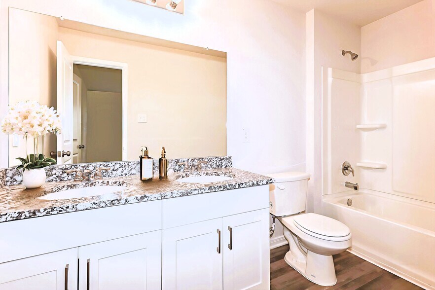 Building Photo - 14211 Green Wing Cir