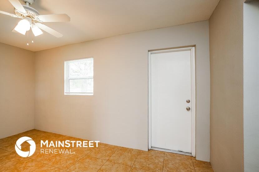 Building Photo - 2108 NE 15th Ln