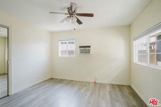 Building Photo - 5630 1/2 Craner Ave