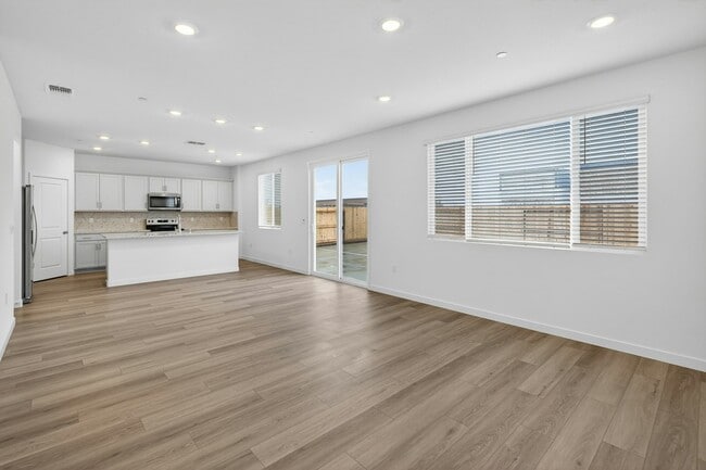 Building Photo - 56 Daytona Ct