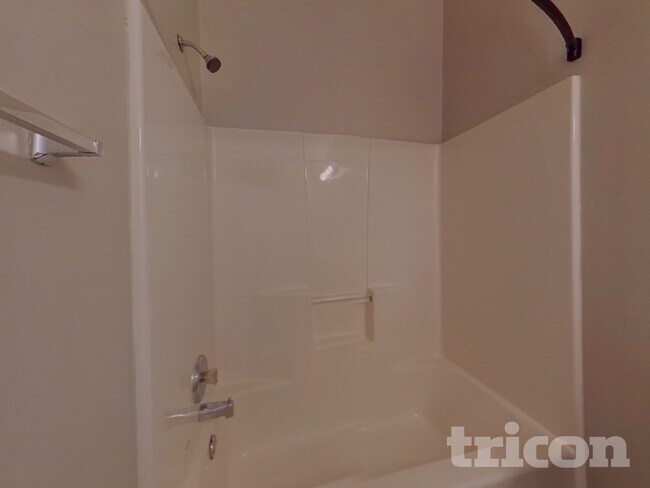 Building Photo - 1960 Lexington Ln