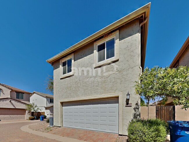 Building Photo - 10123 E Isleta Ave