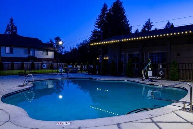 Building Photo - 2 bedroom 1 Bath top floor!  Move in 5/17/...