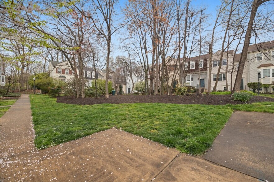 Building Photo - 2265 Chestnut Burr Ct