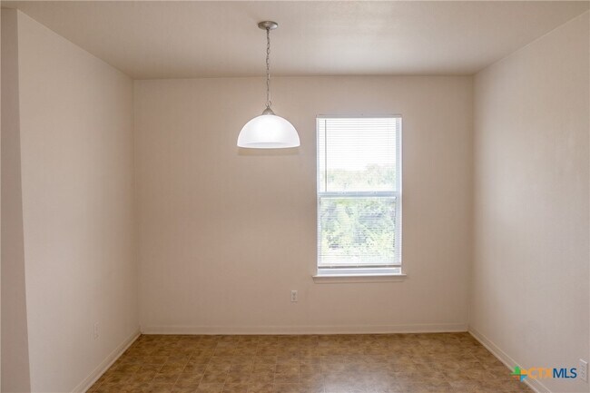 Building Photo - 413 Brittney Way