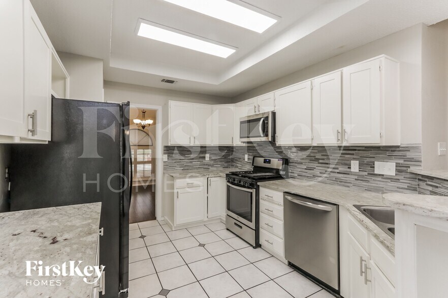 Building Photo - 1008 Micarta Dr