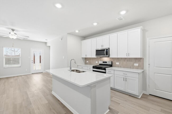 Building Photo - 5611 Chasewood Dr