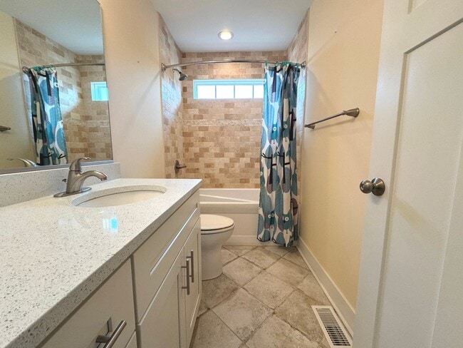 Building Photo - BEACH HOME! 4/4.5 with 3 car garage