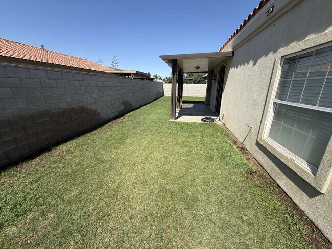 Building Photo - Beautiful 3 Bedroom, 2 Bathroom Home with Open Floor Plan & Spacious Backyard