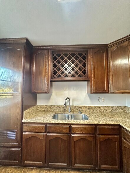 Building Photo - 1869 E Ocean Ave