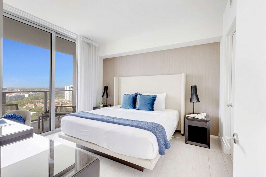 Building Photo - 4010 S Ocean Dr