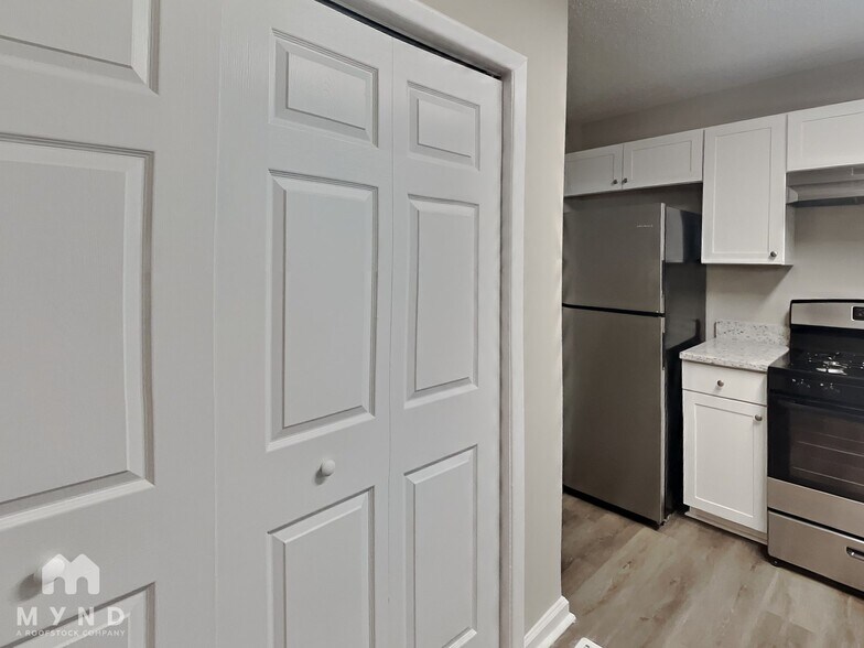 Building Photo - 406 Blair Villa Dr SE