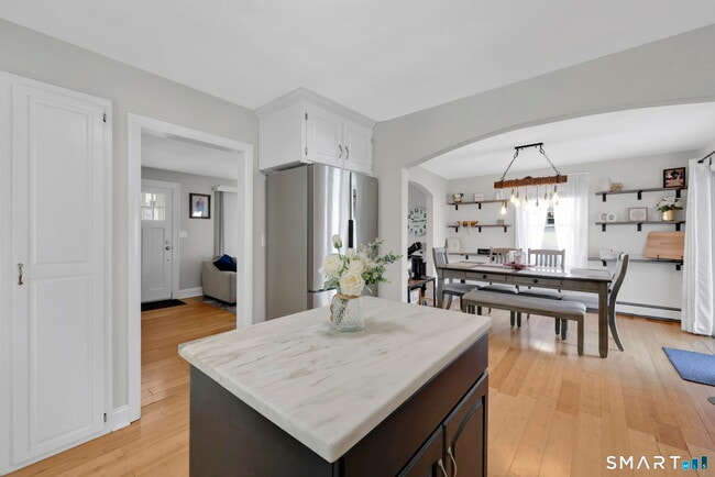 Building Photo - 829 Wells Rd