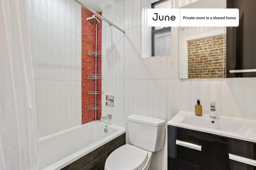 Building Photo - Room in Shared 4 bed/2 bath home in Crown Heights