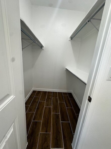 Building Photo - 612 Hesse Dr