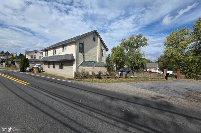 Building Photo - 203 E Cedarville Rd