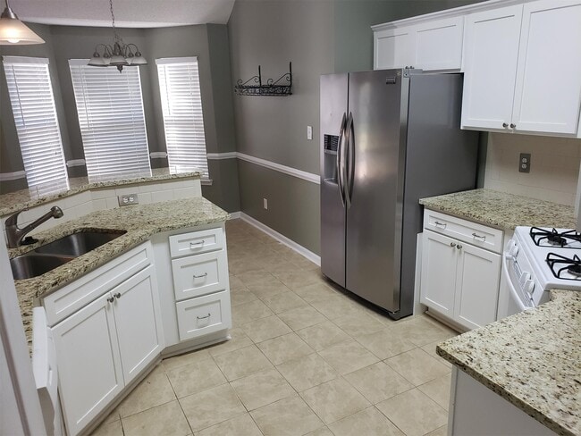 Building Photo - 12013 Evergreen Hollow Dr