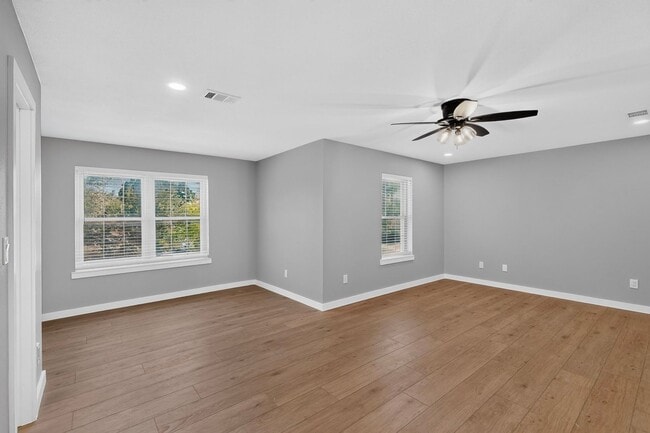 Building Photo - 30 Crestwood Dr