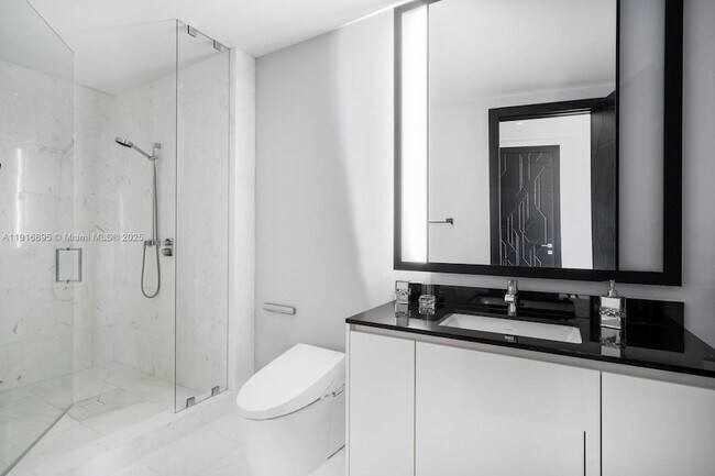 Building Photo - 18555 Collins Ave