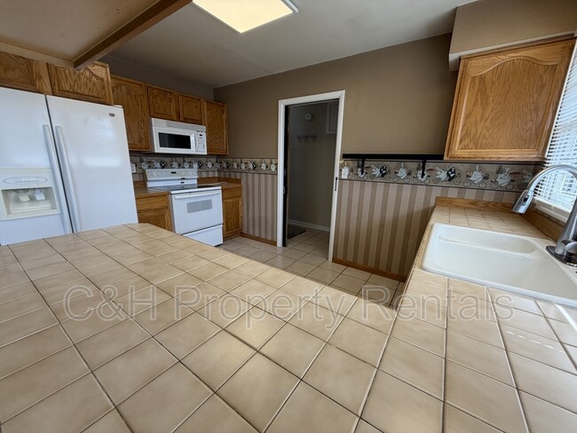 Building Photo - 1837 Wyoming Ave