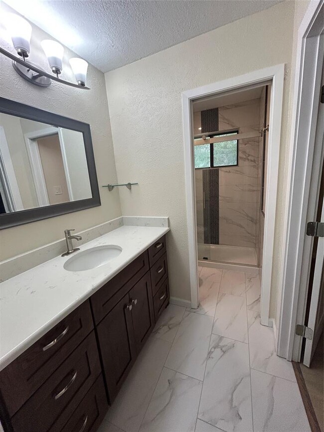 Building Photo - 1012 Mockingbird Dr