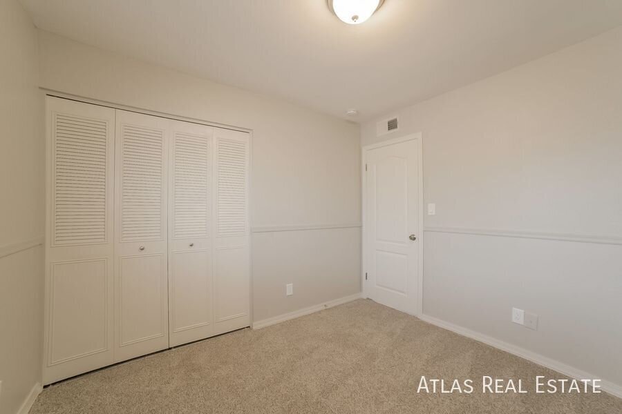 Building Photo - 5006 W Torrey Pines Cir