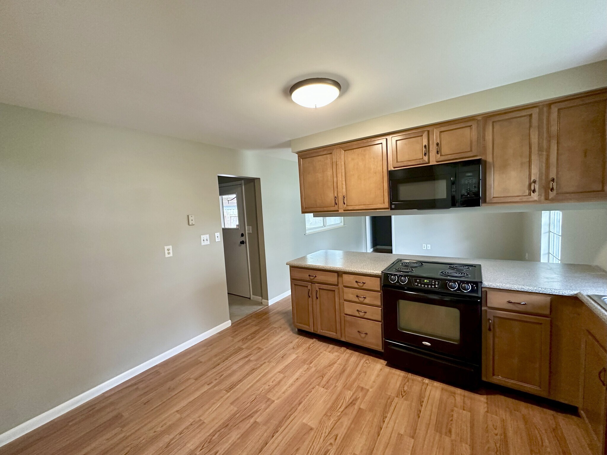 Building Photo - 227 Creekwood Dr